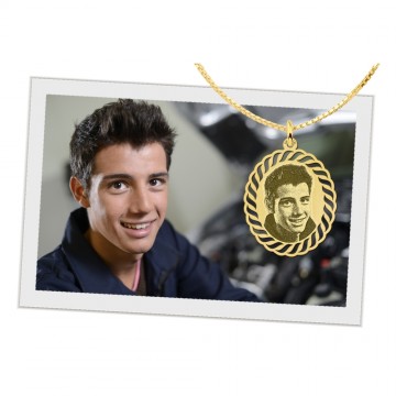 1 foto gegraveerd op ovale hanger goud