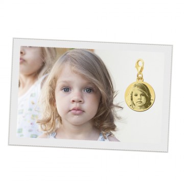 1 gouden bedel met foto gravering