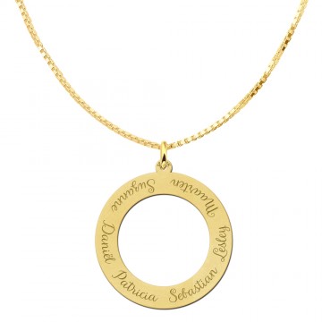 1 gouden hanger rond met zes namen