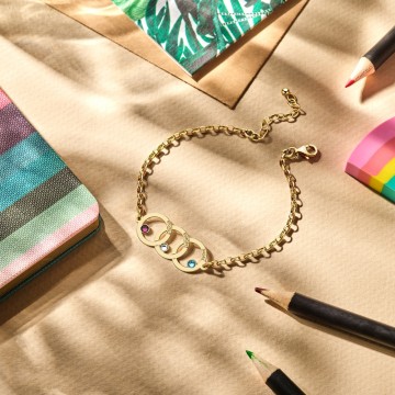 1 gouden moederdochterarmband met drie rondjes en geboortestenen