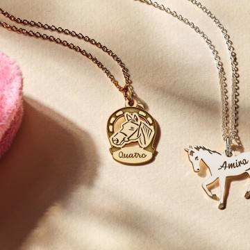 2 gouden hanger hoefijzer paard met naam