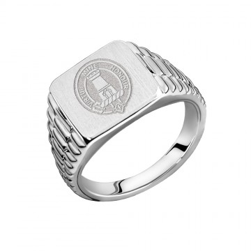 3 familiewapen op vierkante zegelring in rolex stijl